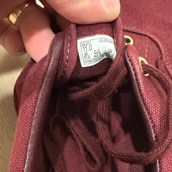 Vans Classics Men’s 11 Men's Burgundy Canvas Shoes - Picture 2 of 6